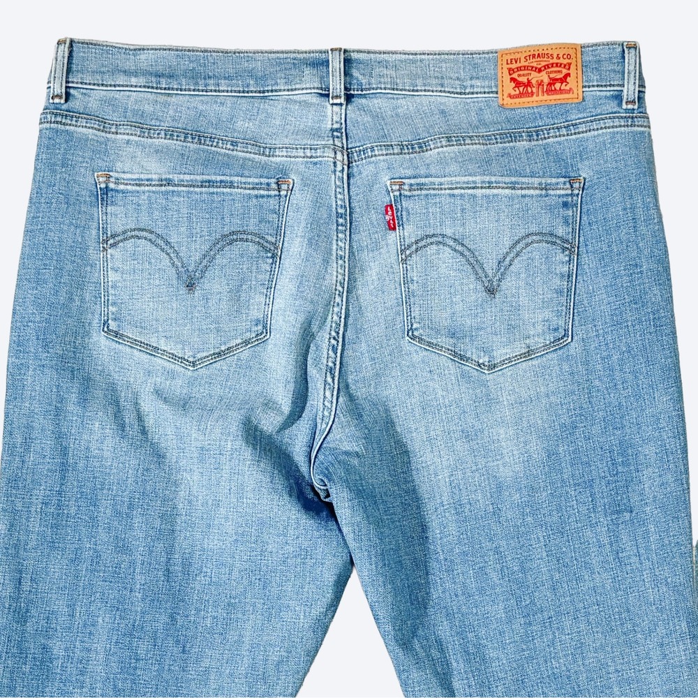 Levis Womens Classic Bootcut Light Wash Blue Denim Jeans Size 16M Mid Rise